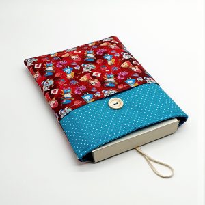 Funda libro Alicia en el pais de las maravillas rojo 4