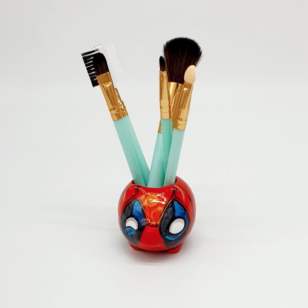 Botecitos brochas maquillaje deadpool