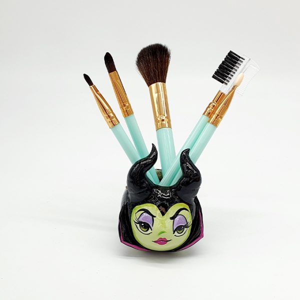 Botecitos brochas maquillaje malefica
